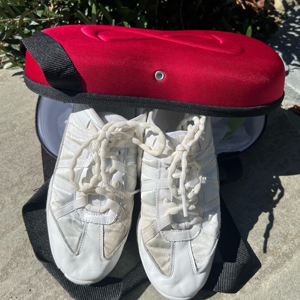NFINITY Evolution Size 6 Cheer shoes